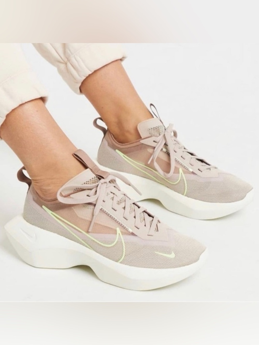 Nike Vista Lite Sneakers Women’s 9 Fossil Stone Barely Volt Lifestyle Fashion